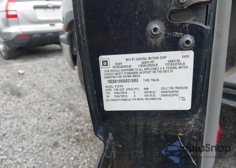 1999 Chevrolet Silverado 1500 Ls из США, поврежденный, VIN 1GCEK19V0XE213953